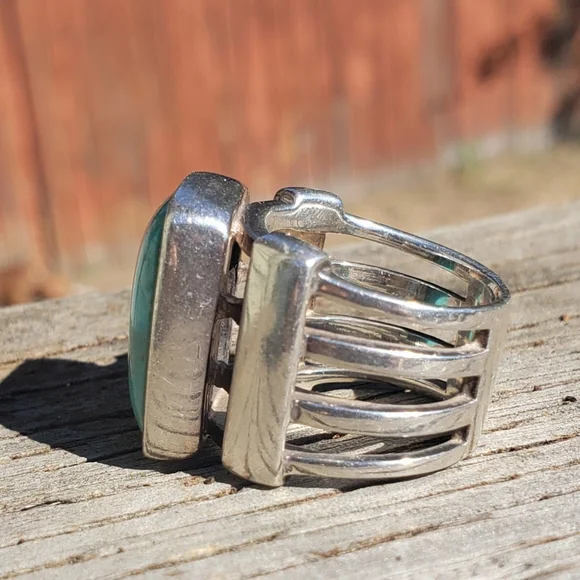 RESERVED Turquoise Heavy Sterling Silver Signed Ring Sz 8. 18 Grams - Picture 5 of 9